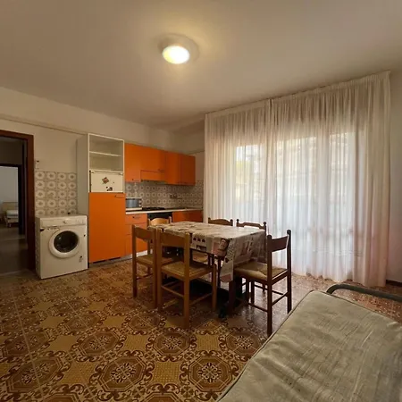 Apartment Flat Next To The Sea In